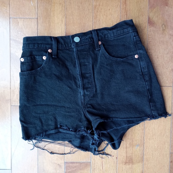 Levi’s | Rib Cage Shorts | Black | Size 26 - Picture 2 of 3